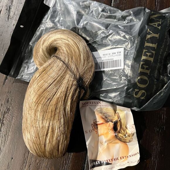 Bleached Blonde Curly Ponytail Extension - Picture 1 of 4